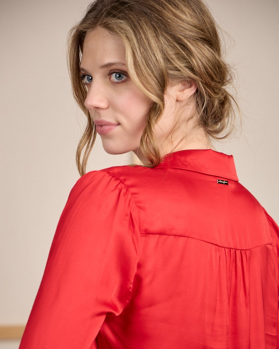 Blouse satinée rouge