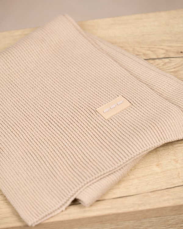 Écharpe unie en tricot beige