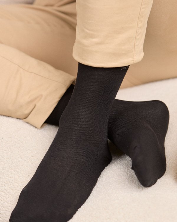 Chaussettes unies en bambou noir