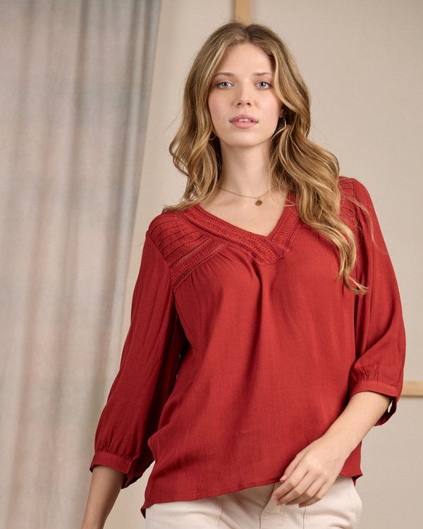 Blouse à détails rouge