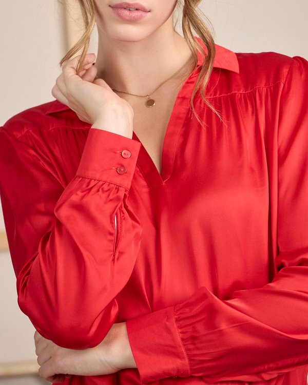 Blouse satinée rouge